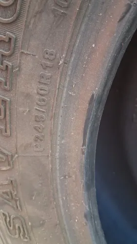 Vende-se 2 pneus aro 18