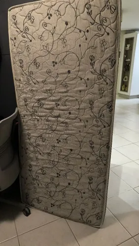 Colchão de solteiro semi novo