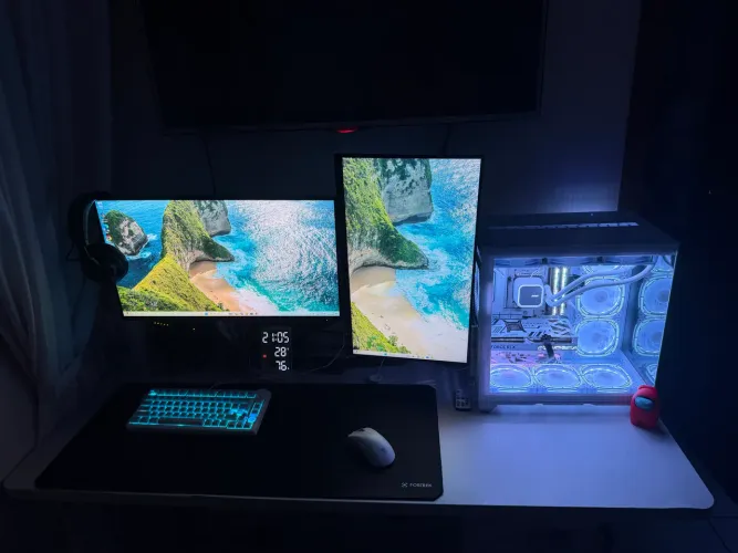 PC GAMER WHITE RYZEN 7 9800x3d RTX 5070