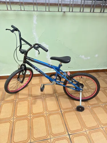 Bicicleta Wendy aro 20 com aro em alumínio e rodinhas