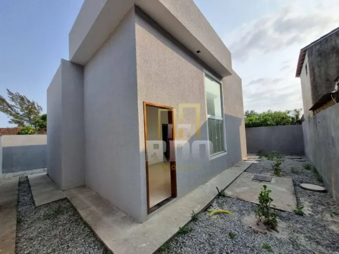Casa para locação em Rio das Ostras com amplo terreno, 2 quartos, Terra Firme!
