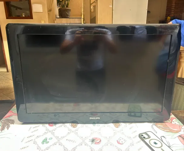 TV para retirada de peças