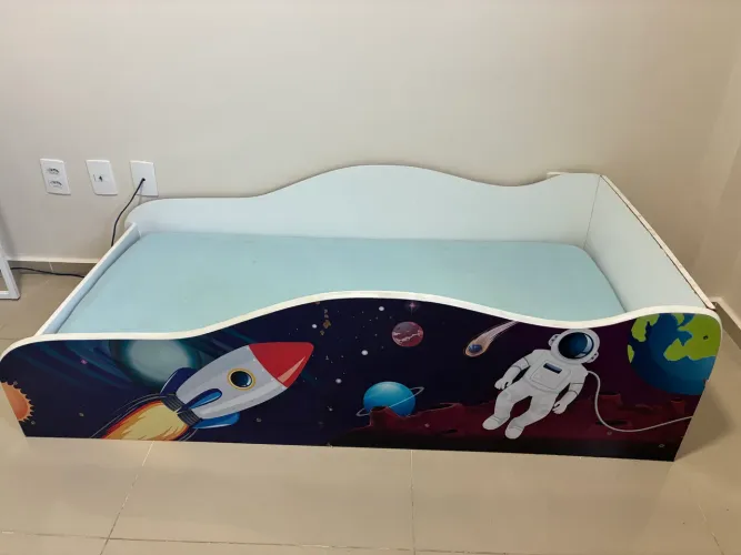 Mini Cama com Proteção Lateral Astronauta com Colchão