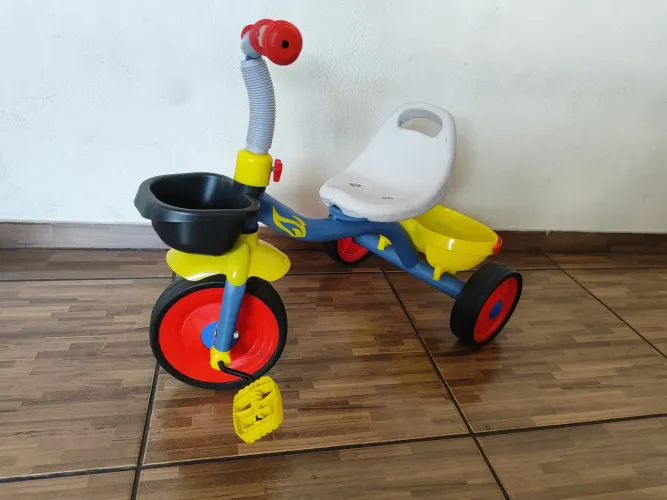 Triciclo infantil