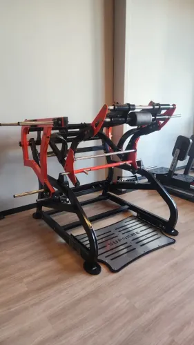 Hack Squat 45º conjugado com Leg Press 
