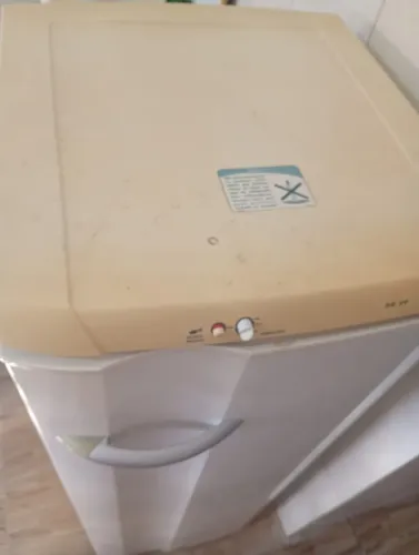 Geladeira Electrolux RE29 - Gelando Bem (Ideal p/ Edícula, Obra ou Área Externa)