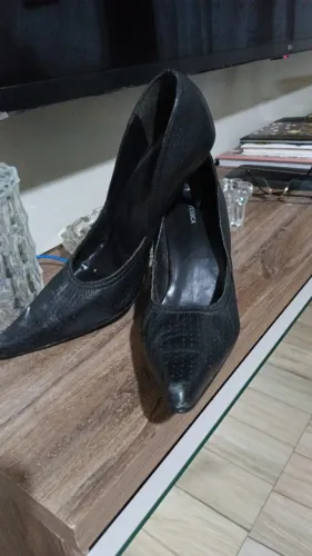 Scarpin preto Yessica Clássico 38 Elegante Exclusivo modelo escarpin