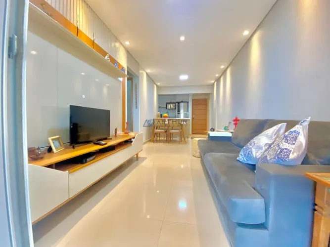 Apartamento à venda em Praia Grande com 2 suítes e 2 vagas de garagem vista mar