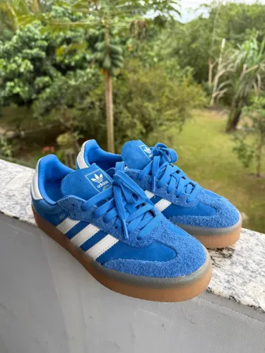 Tênis Adidas 