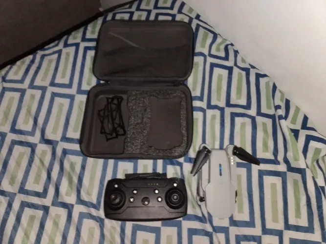 Drone novo comprei ontem mais não gostei tem o comprovante bom pra iniciantes