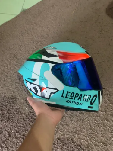 Capacete KYT Leopard Natural Azul Tiffany com Viseira Iridium - Conservado