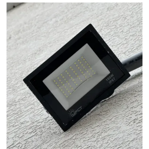 Refletor LED 200W Branco Frio - Iluminação Potente e Econômica!
