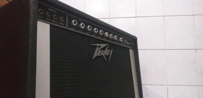 AMPLIFICADOR PEAVEY VALVULADO CLASSIC 100