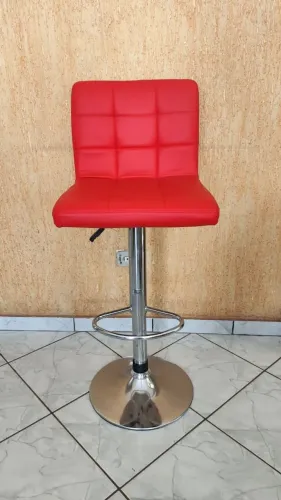 Banquetas vermelhas novas