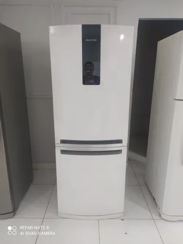 Geladeira enorme