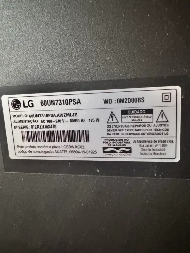 Vendo TV LG 60 com tela quebrada. Ideal para retirada de peças.