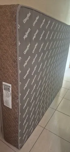 Cama casal colchão espuma com baú