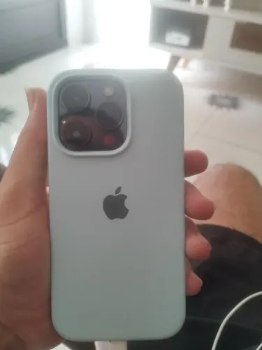 iPhone 14 Pro com defeito na tela