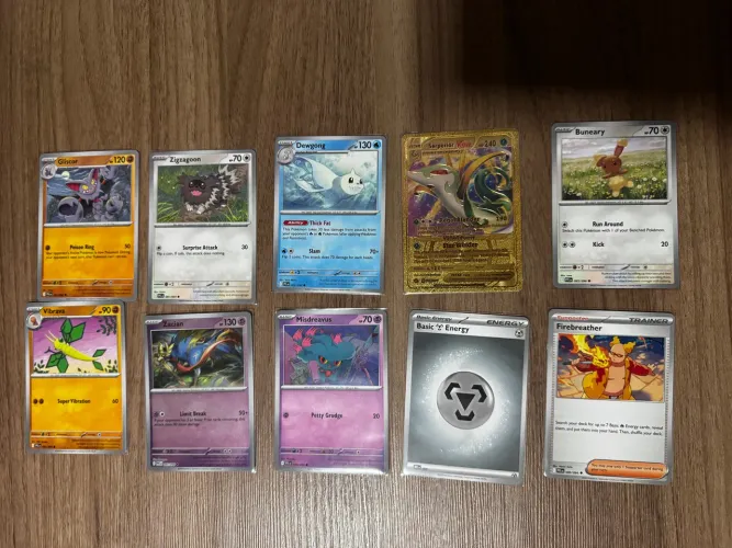 LOTE COM 10 CARTAS POKÉMON TCG - Em inglês