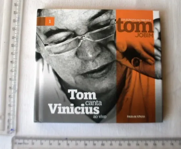 Cd Book de Música - Tributo A Tom Jobim - Livro E Cd - Coleção Folha - Volume 1