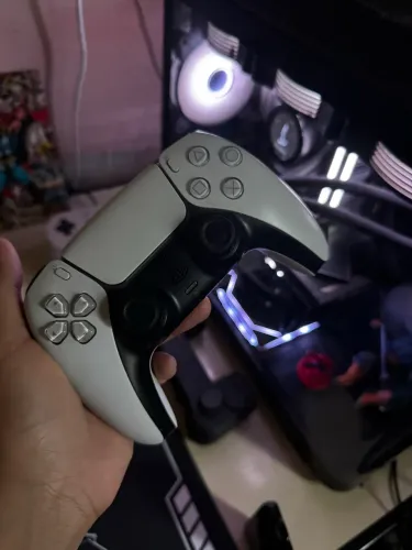 DualSense - PS5 Controle (com leve drift no analógico)