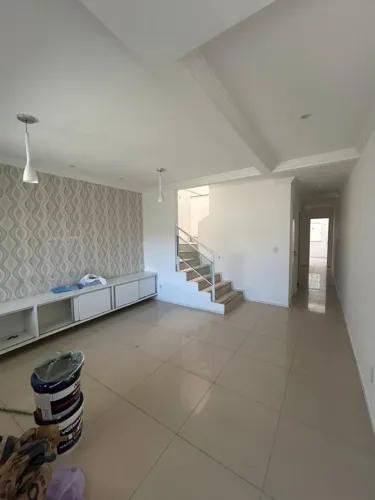 Alugo casa Vila Peri