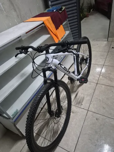 Bicicleta KSW Aro 29 - 27 Velocidades Shimano - Freio Hidráulico