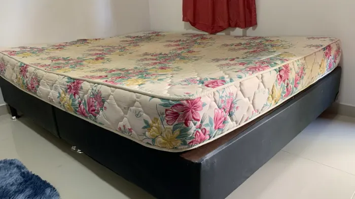 Vende-se cama queen