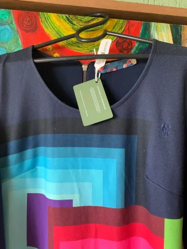 Vestido Novo na etiqueta marca espanhola Desigual