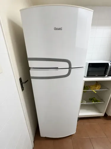 Geladeira Consul Frost Free 220V (acompanha adaptador p/ 110V)