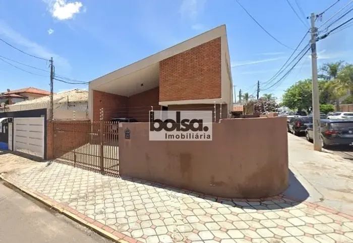 CASA COMERCIAL NO JARDIM AMÉRICA, PRÓXIMO AVENIDA GETULIO VARGAS ! !