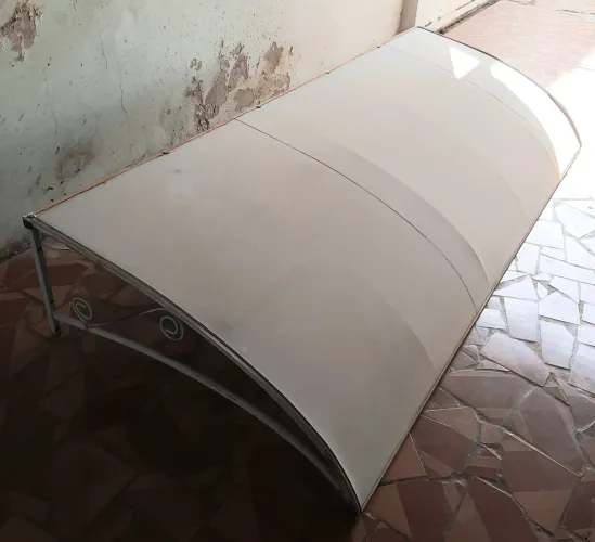 Toldo de garagem.