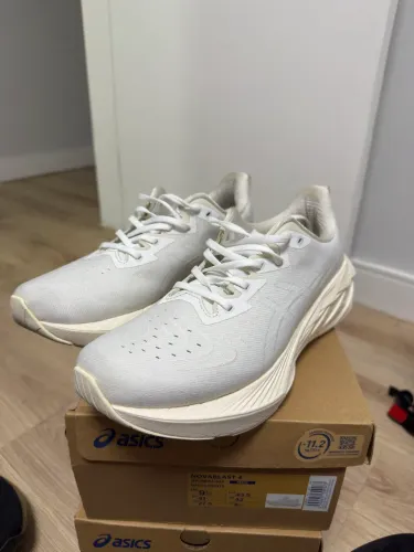 ASICS NOVABLAST 4