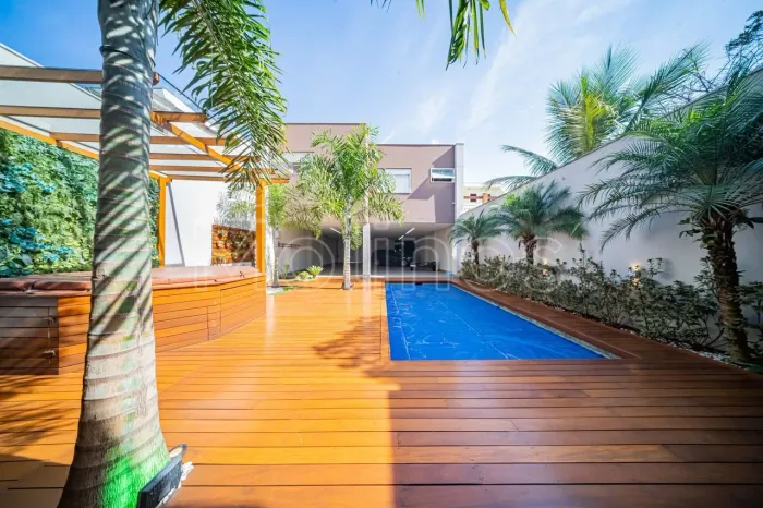 Linda casa á venda na Vila Prudente com 3 suites, Piscina, Churrasqueira, 10 vagas de gara