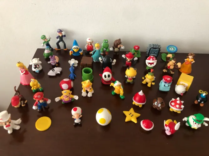Coleção bonecos miniaturas do Mario Bros com 48 personagens.