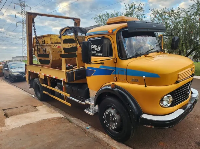 Caminhão Mercedes 1113 Poliguindaste