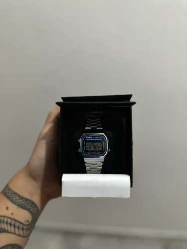 Relogio Casio Unissex A168wa-1 Aço Retrô Vintage Luz Neon Alarm Cronometro Data Prateado