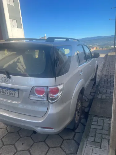Toyota Hilux SW4 SR 4X2 2.7/ 2.7 Flex 16V Aut. 2012