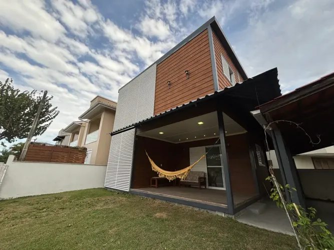 Sobrado para aluguel tem 80 metros quadrados com 3 quartos em Centro - Garopaba - SC
