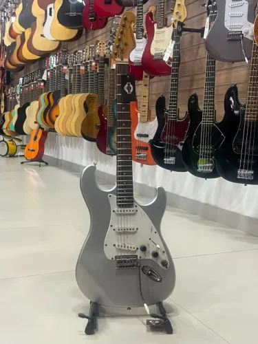 Guitarra Giannini Sonic Series ? Prata Metálica / Visual e Timbre Marcantes