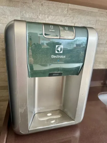 Bebedouro Purificador Electrolux Turbo Acqua, com refrigerador.