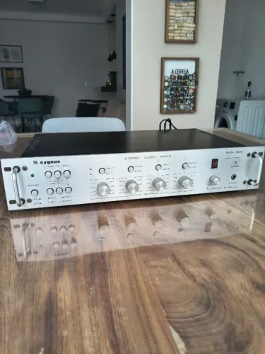Mixer de Som Antigo Cygnus Sam800