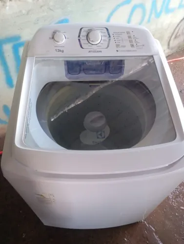 Vendo máquina Electrolux 13 kg 127v em perfeito funcionamento e estado de nova