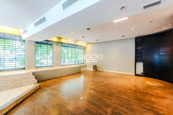 LOJA DE ESQUINA | 244 m² | AV. INDEPENDÊNCIA