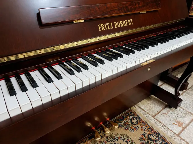 PIANO FRITZ DOBBERT RESTAURADO 