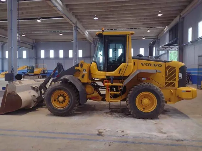Pá carregadeira Volvo L60