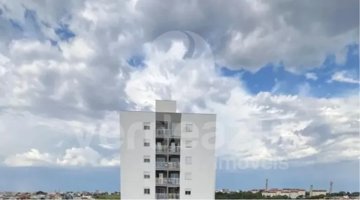 Apartamento com 2 dormitorios, varanda, elevador, andar auto com vista livre.