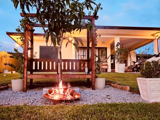 2 Casas à venda em lugar paradisíaco 