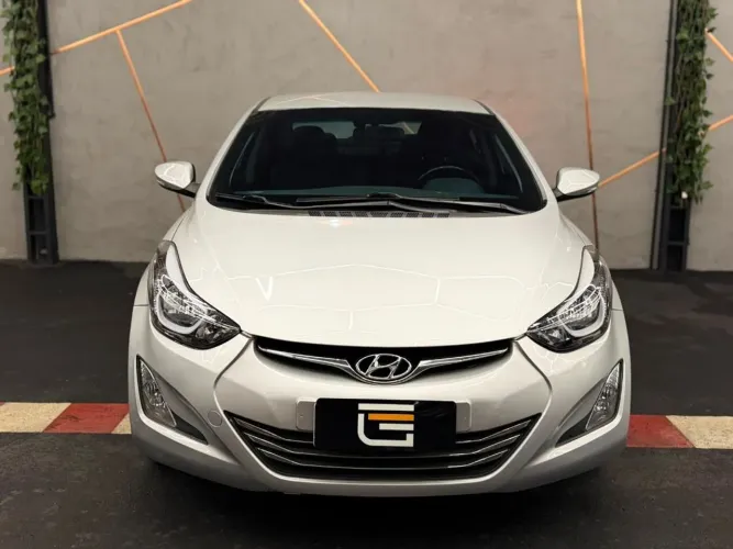 Hyundai Elantra GLS 2.0 16V Flex Aut. 2015