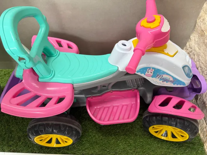 Quadriculo infantil empurrador e pedal 